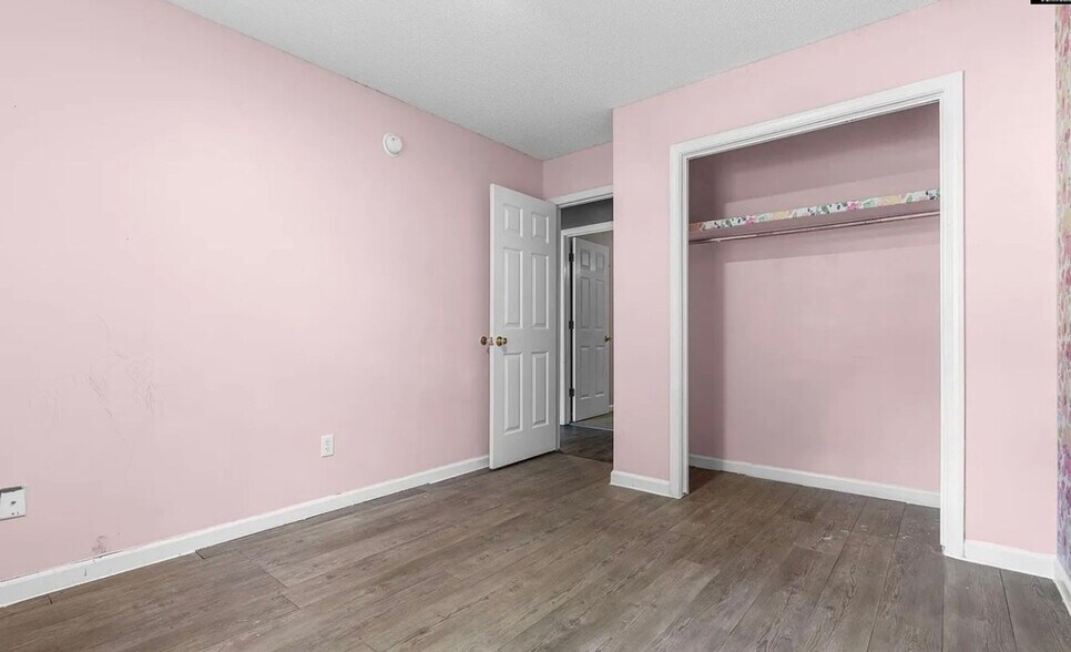 Building Photo - 4223 Woodridge Dr