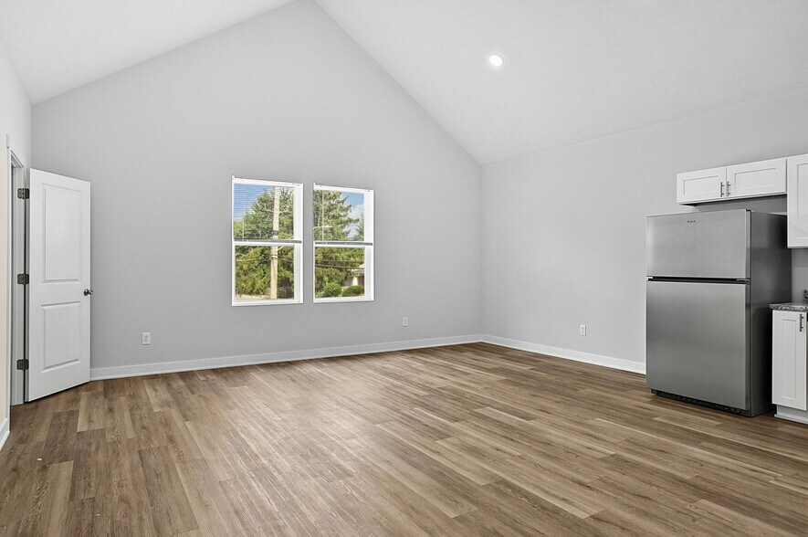 Building Photo - 3955 Rookwood Ave