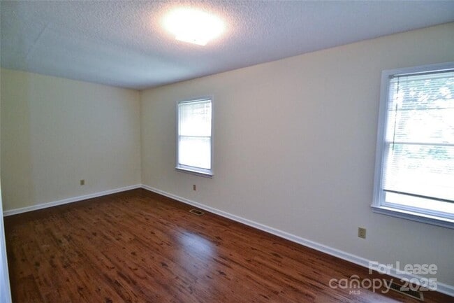 Building Photo - 3711 Dorothys Ln