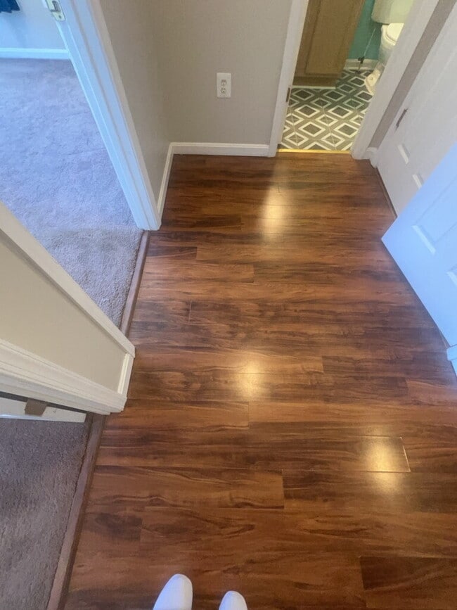 Building Photo - Spacious End-Unit 4 Bedroom Townhome for R...