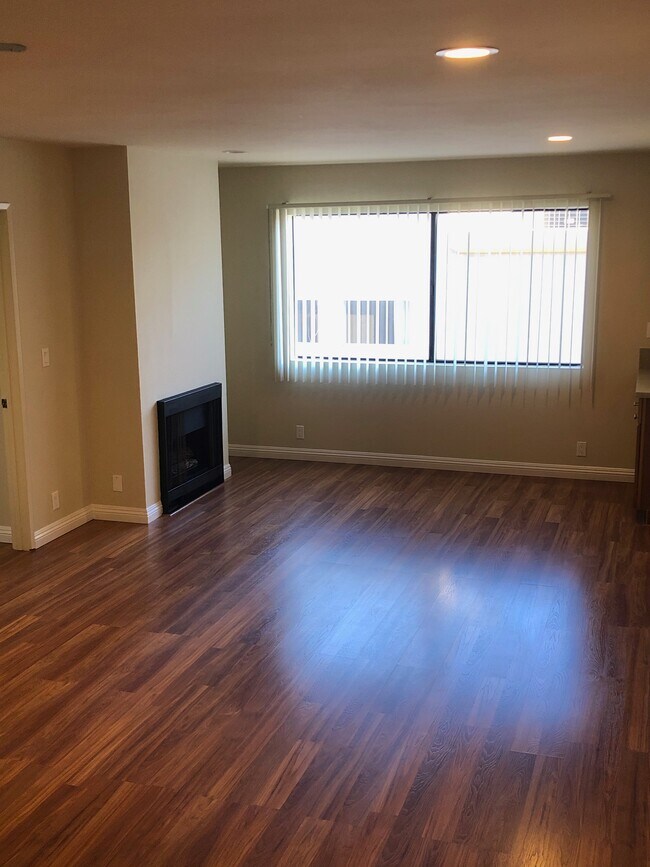 Building Photo - 1340 N Curson Ave