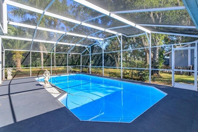 Building Photo - 5955 Kenlyn Ct