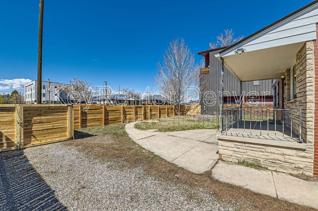 Building Photo - 1540 Zenobia St