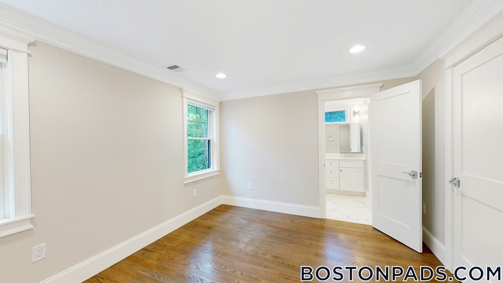 Building Photo - 101 Sumner Rd