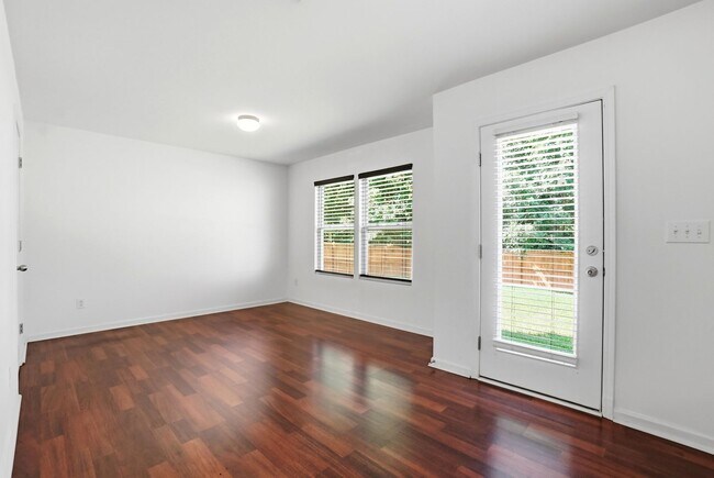 Building Photo - Spacious 4BR Home with New Carpet & Fenced Backyard