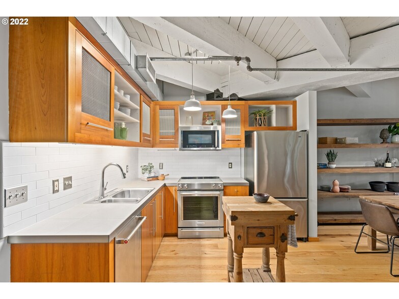 Building Photo - 1420 NW Lovejoy St