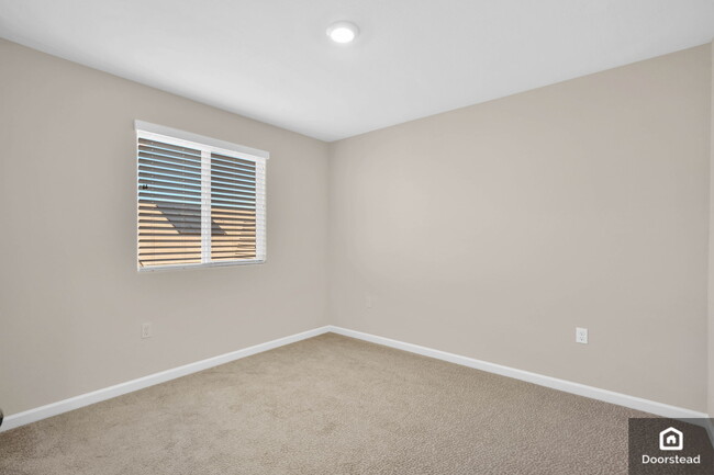 Building Photo - 5587 Saddle Rock Ln