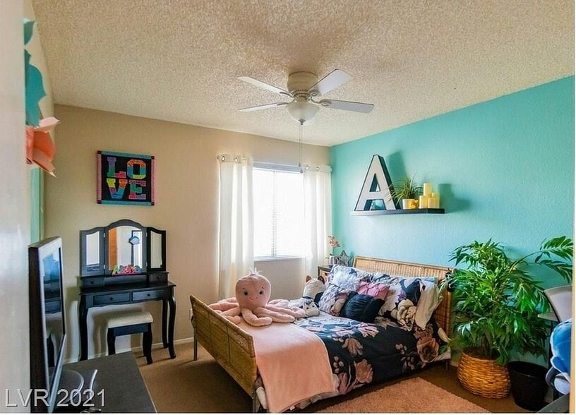 Guest Bedroom - 4060 N Elkridge Dr