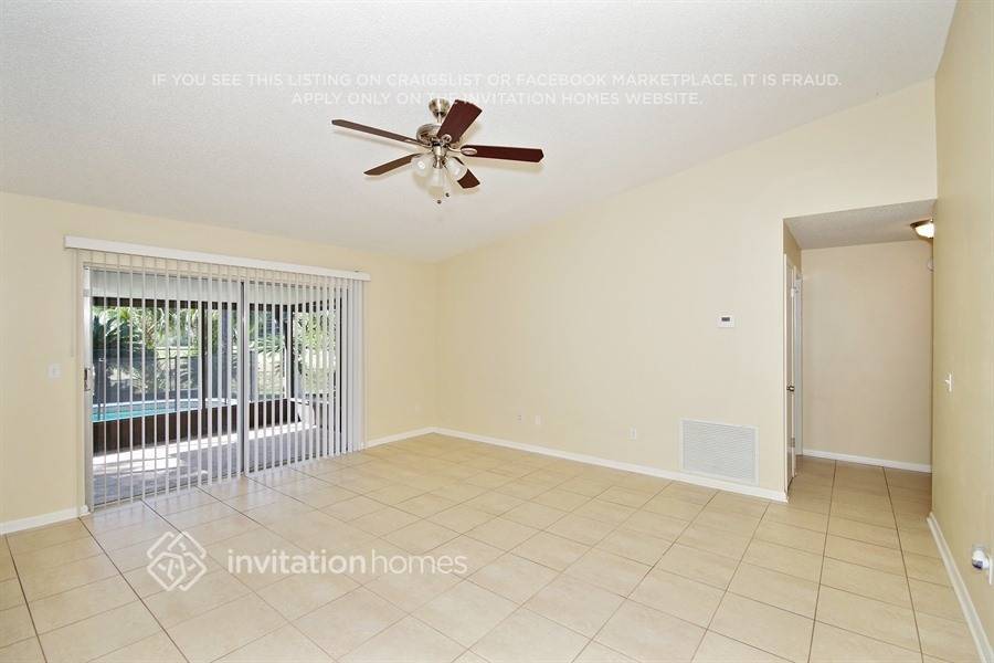 Building Photo - 2831 Bermuda Ave N