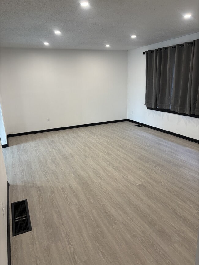 Building Photo - 608 Lincoln St