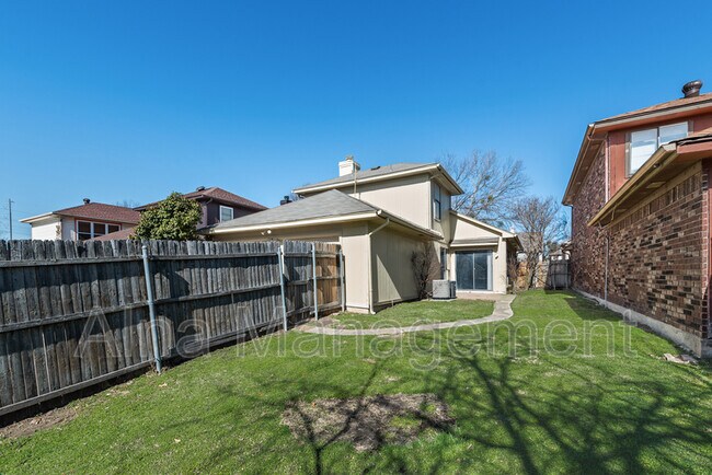 Building Photo - 1812 Medina Dr