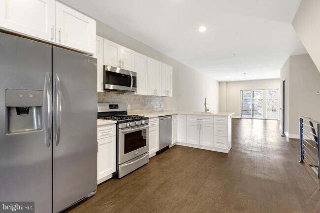 Building Photo - 1250 N 25th St