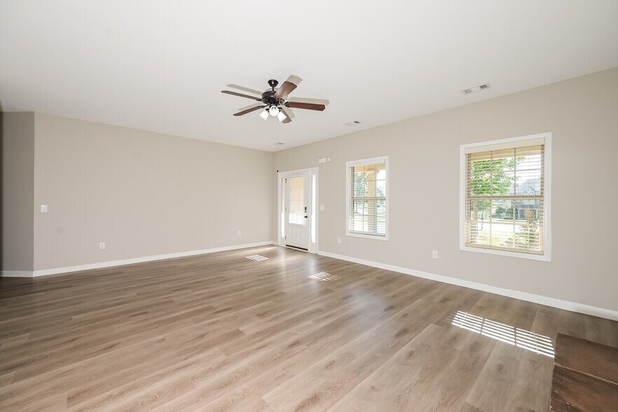 Building Photo - 2048 Woodland Brook Dr