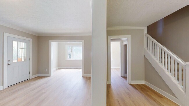 Building Photo - 4528 Rainbow Rd