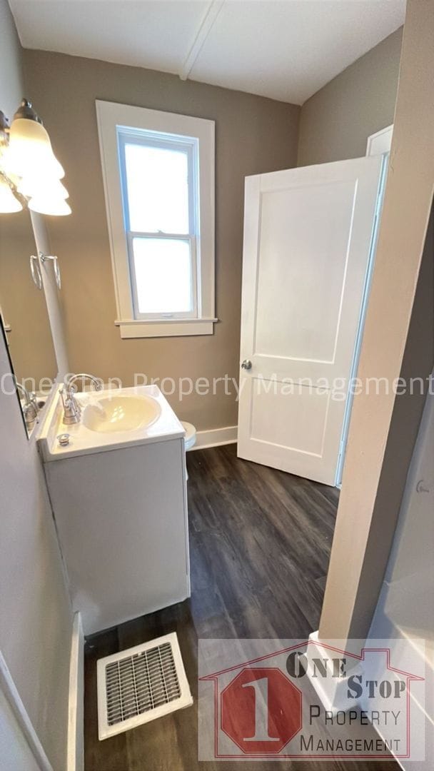 Building Photo - 3-bedroom, 2-bath in Liberty