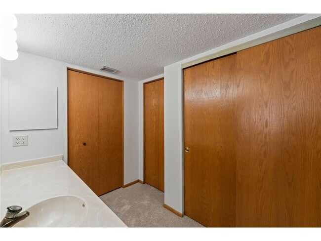 Building Photo - 7200 Cahill Rd