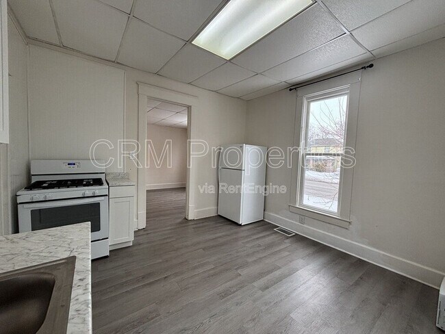 Building Photo - 1039 S Washington St