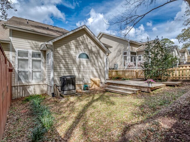 Building Photo - 1633 Cross Pointe Way