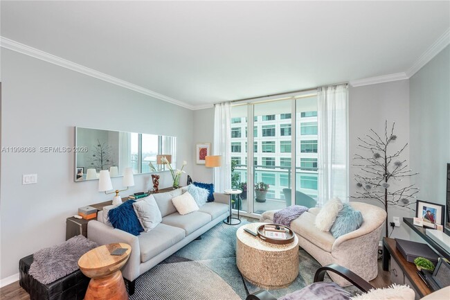 Building Photo - 950 Brickell Bay Dr