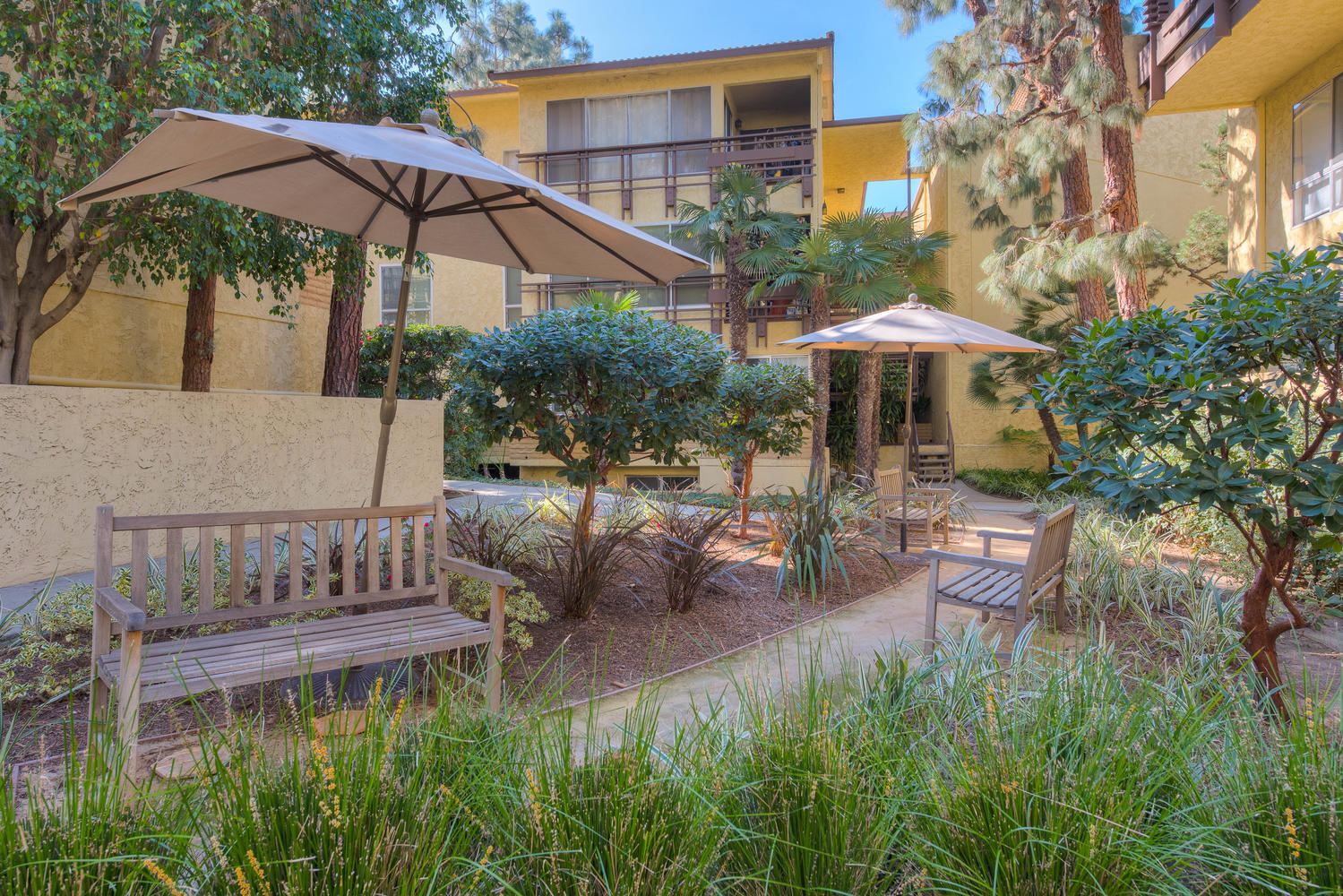 Building Photo - 5600 Kensington Way