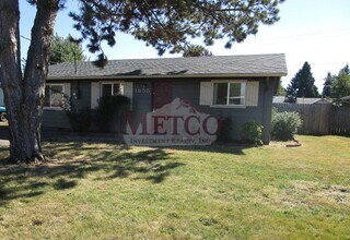 Building Photo - Cute little 3 bedroom home