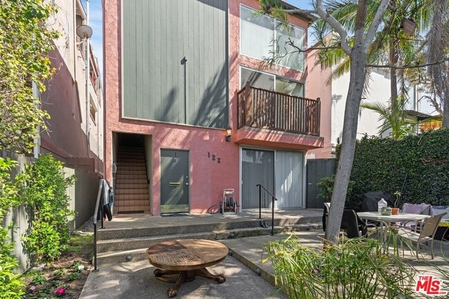 Building Photo - 122 Buccaneer St