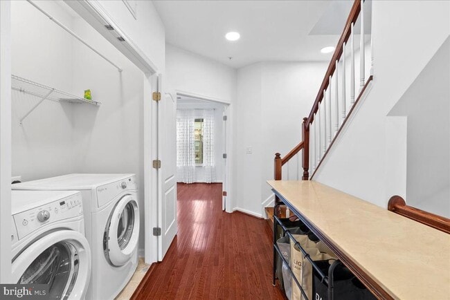 Building Photo - 702 Sentry Square