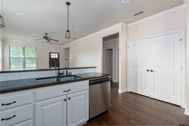 Building Photo - 3009 Santa Elena Dr