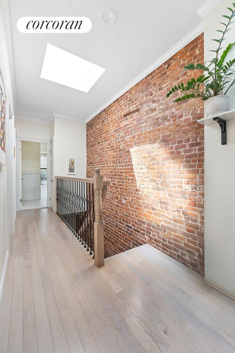 Building Photo - 607 Halsey St