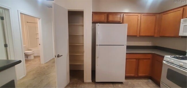 Building Photo - 6868 Sky Pointe Dr