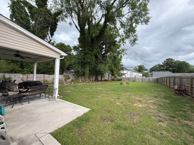Building Photo - 4 Bedroom house minutes from Haymont!