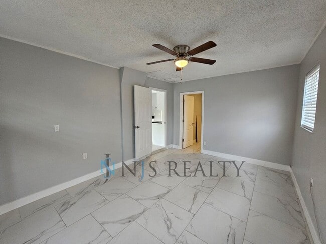 Building Photo - Newly renovated!  All tile folooring..3/1 ...
