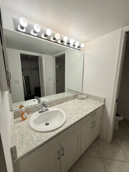 Building Photo - 9300 Clubside Cir