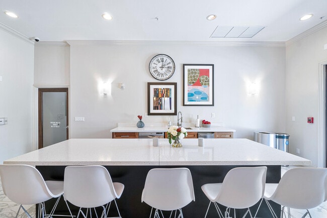 Building Photo - 600 S Dixie Hwy