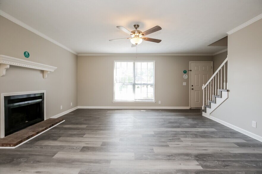 Building Photo - 209 Lexington Dr