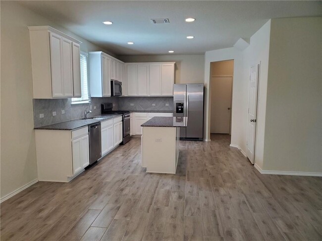 Building Photo - 409 La Dera Dr