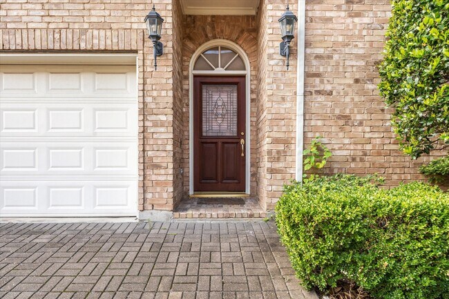 Building Photo - 2838 Briarhurst Park