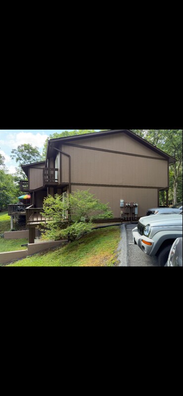 Building Photo - 24204 Woodridge Cir