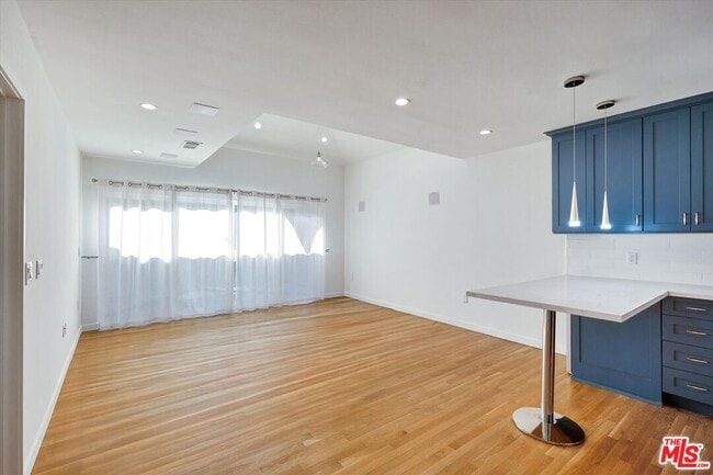 Building Photo - 5400 W 82nd St