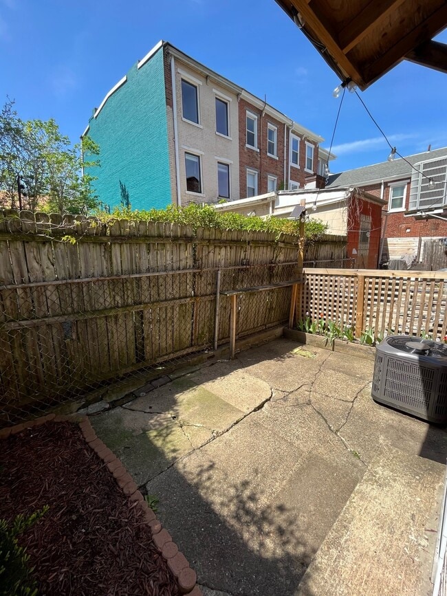 Building Photo - 185 Lodi Way