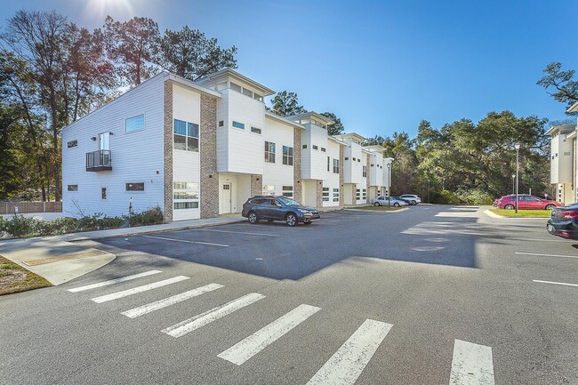 Building Photo - 2170 Capital Cir SE