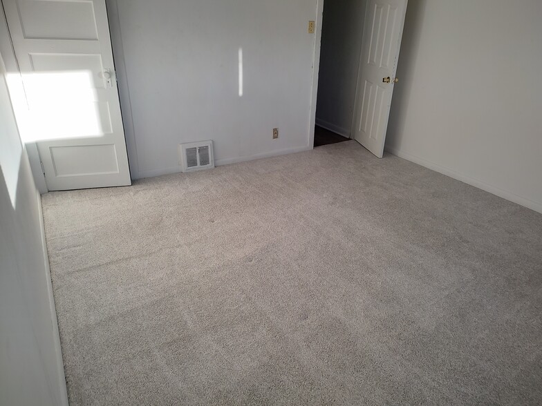 Building Photo - 7111 E 96th Ave