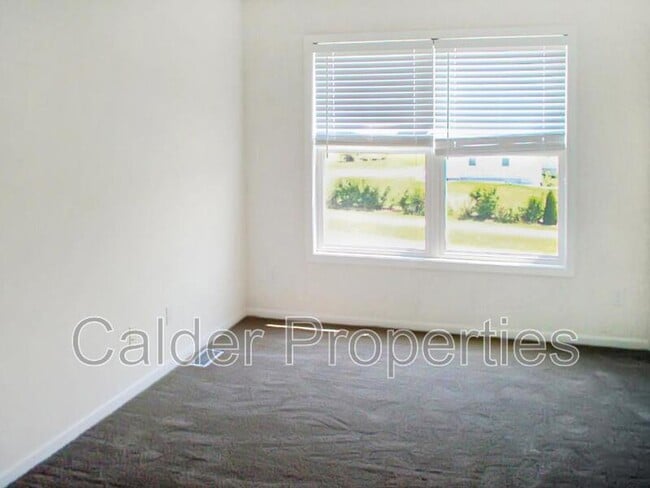 Building Photo - 2086 Eaststone St SE