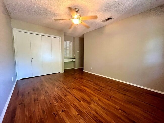 Building Photo - 2307 Monarch Dr