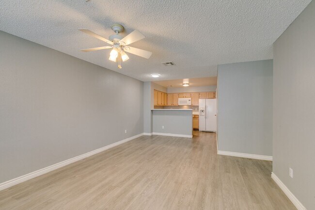 Building Photo - 2117 Willowbury Dr