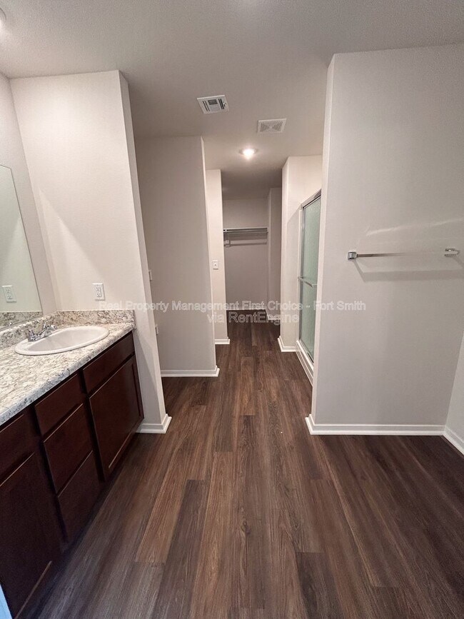 Building Photo - 10640 Cedar Wy