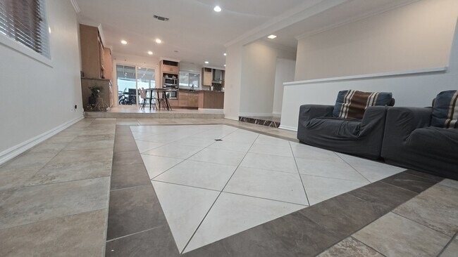 Building Photo - 2744 E Bennett Ave