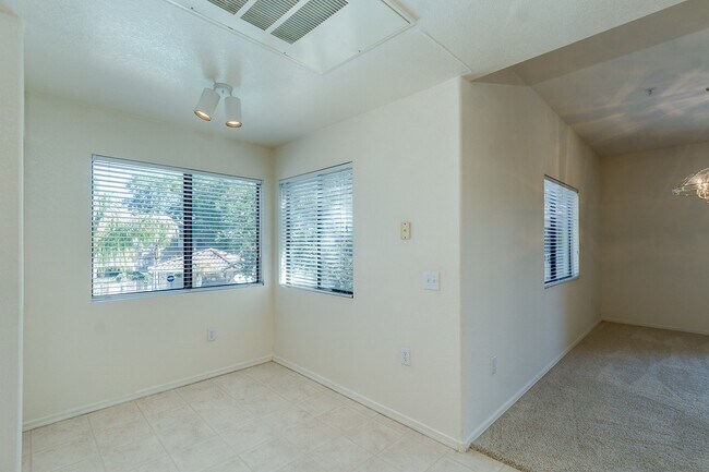Building Photo - 15225 N 100th St