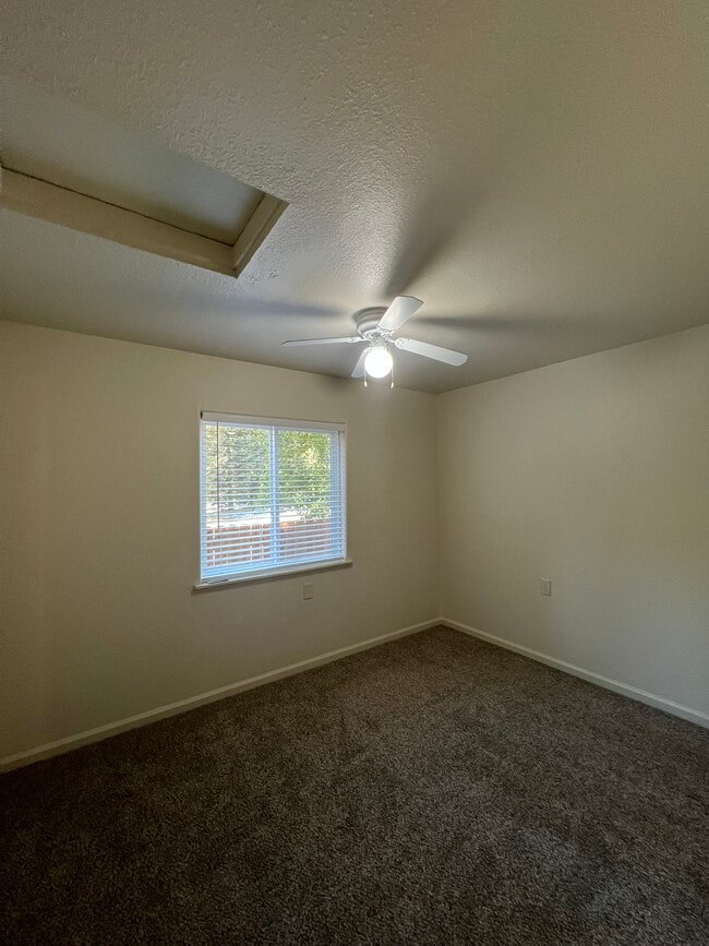 Building Photo - 1597 Atroari St