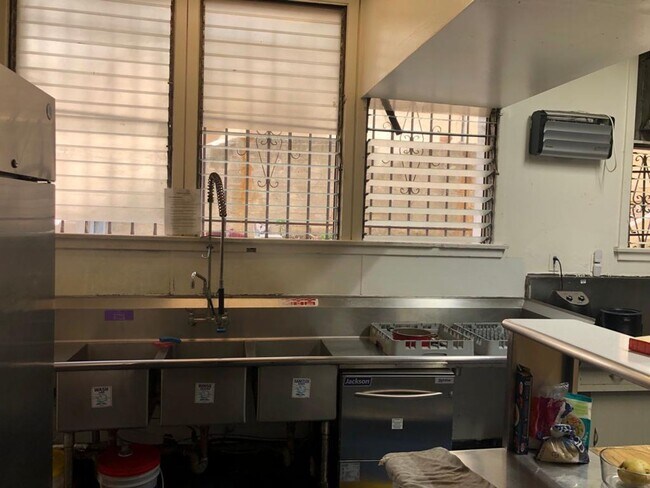 Building Photo - 840 Hilgard Ave